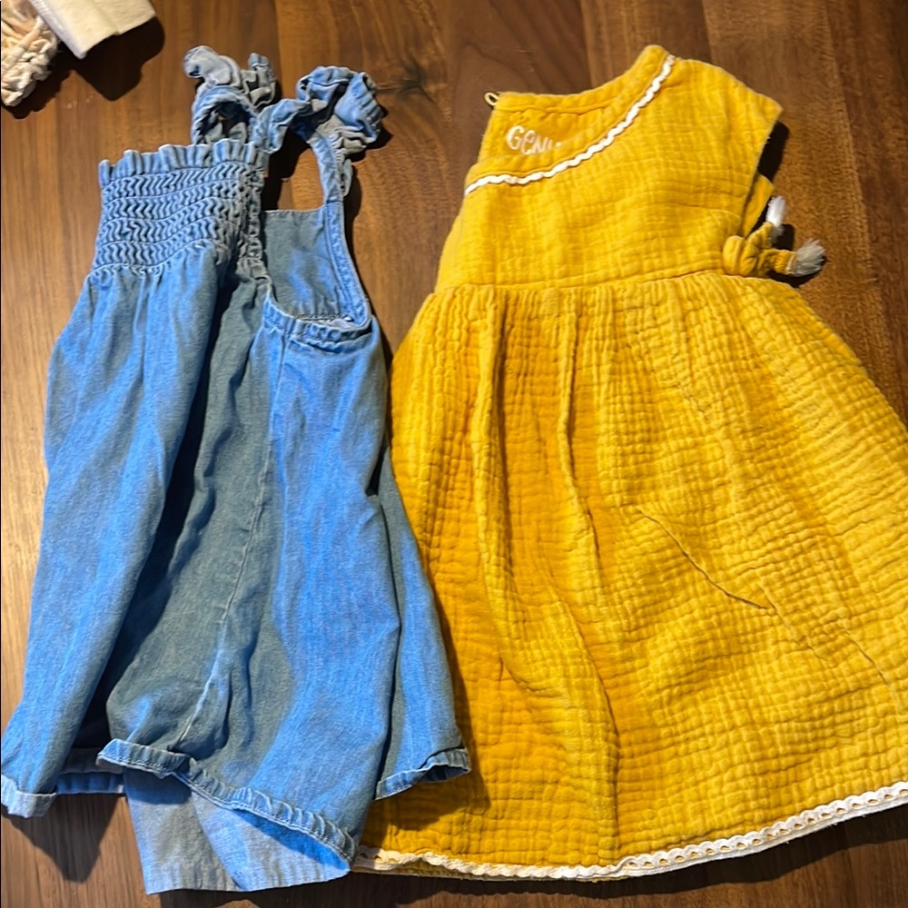 Lot of two tops size 4T